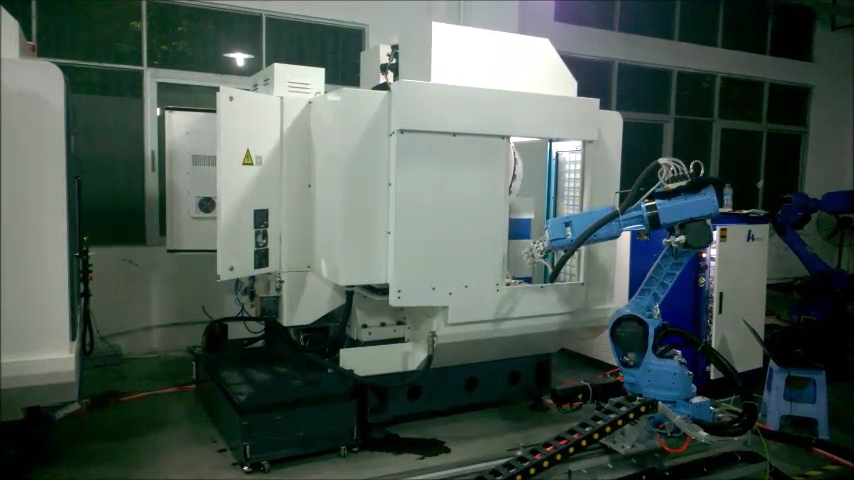 一臺機器人同時負責3臺數(shù)控鉆攻機上下料